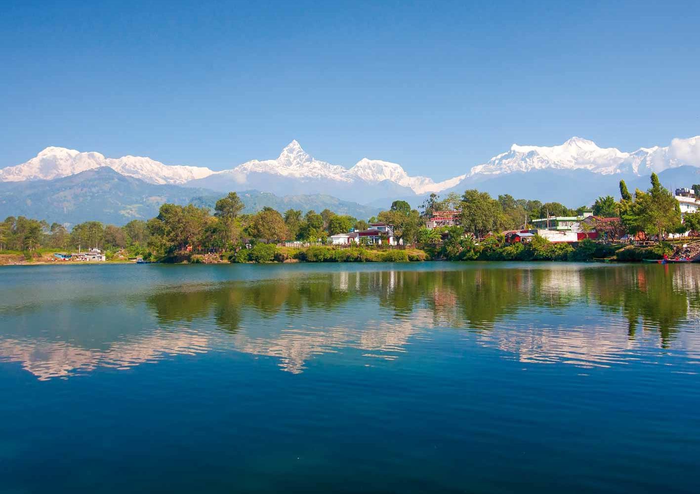 Am Phewa-See: Sicht auf Annapurna und Machapuchare