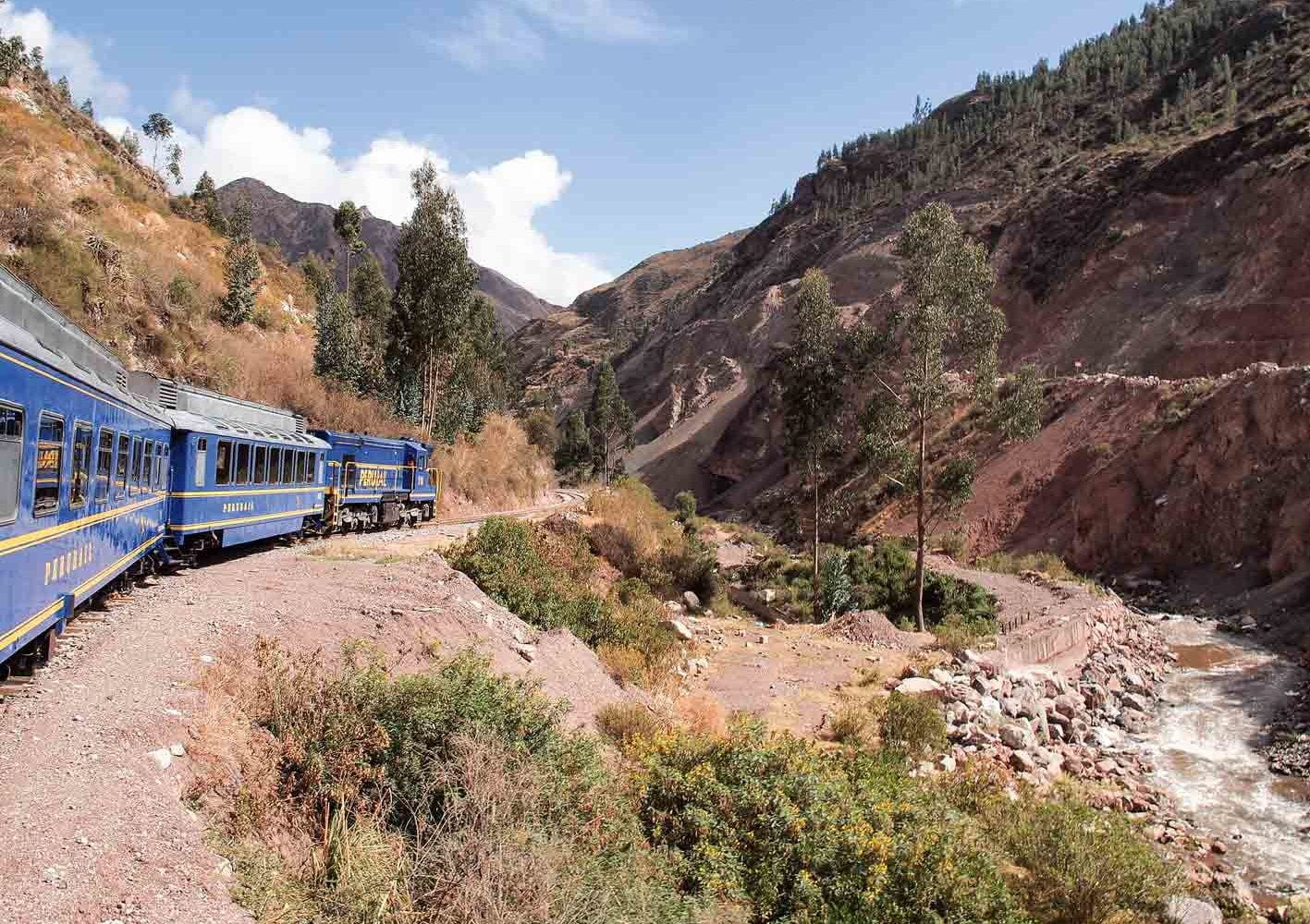 Zugfahrt Richtung Machu Picchu durch das Urubamba-Tal