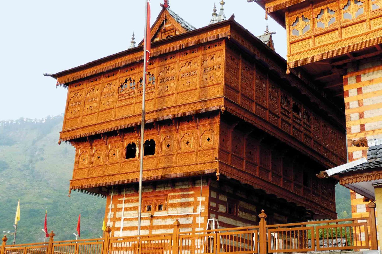 Der Bhimakali-Tempel auf der Himalaya-Südseite