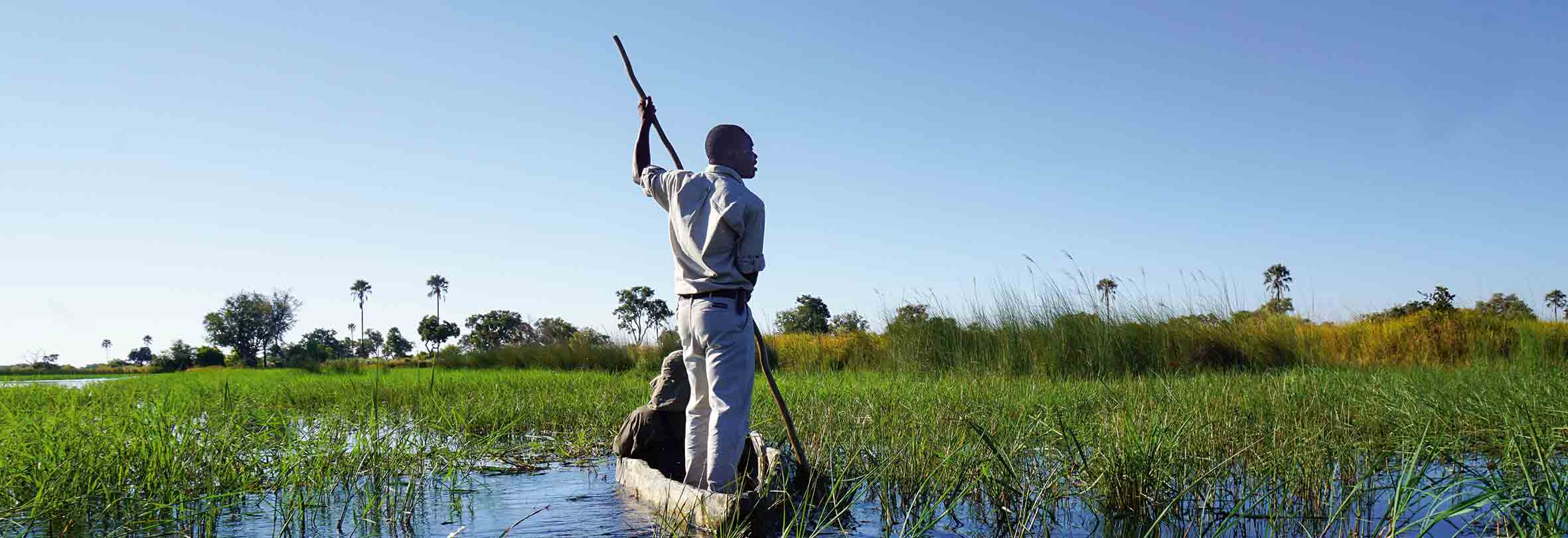 Mit dem Mokoro im Okawango-Delta in Botswana unterwegs