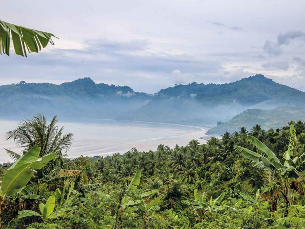 Wunderschöne Küstenlandschaft auf Java, Indonesien