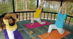 Yoga im Agastya Ayurveda Garden, Kerala, Südindien