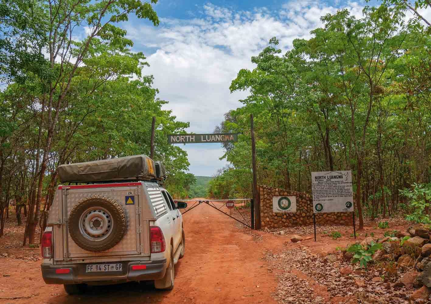 Mit dem 4x4-Fahrzeug sind wir auch im North Luangwa-Nationalpark unterwegs, Zambia.
