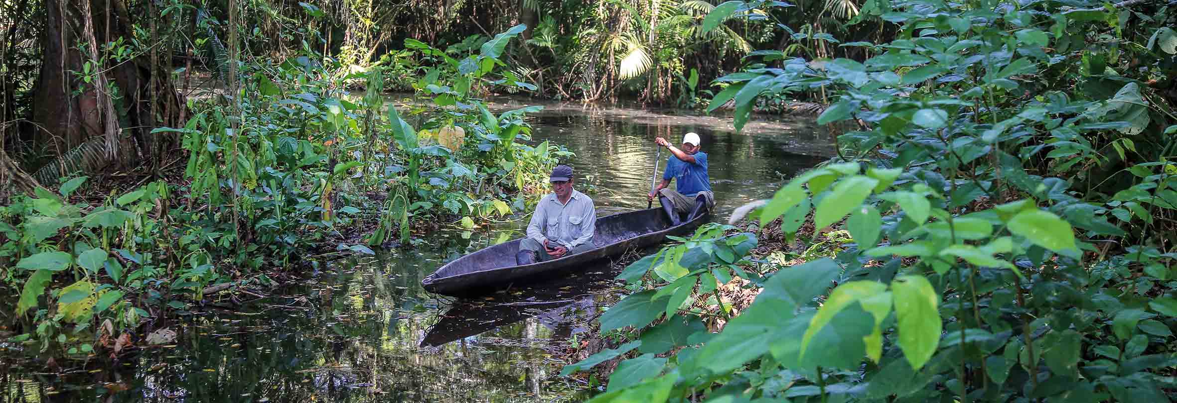 Wir entdecken den Amazonas von Ecuador per Kanu, zu Fuss und per Motorboot.