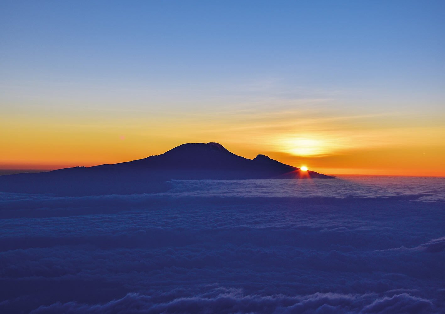 Der höchste Punkt Afrikas, der Gipfel des Kilimanjaro, 5895 m