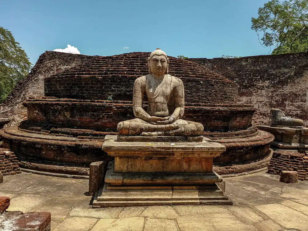 sri-lanka-rundreise-polonnaruwa-buddha